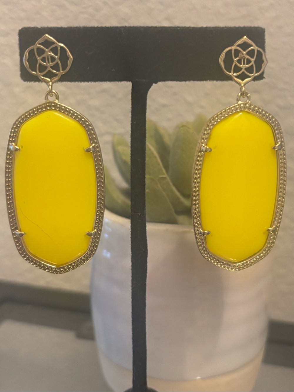 Kendra Scott Vintage Davey Statement Drop Earrings-Bright Onxy Yellow- Gold